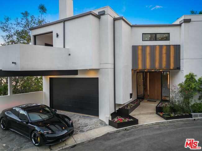 Foto del edificio - 8514 Franklin Ave