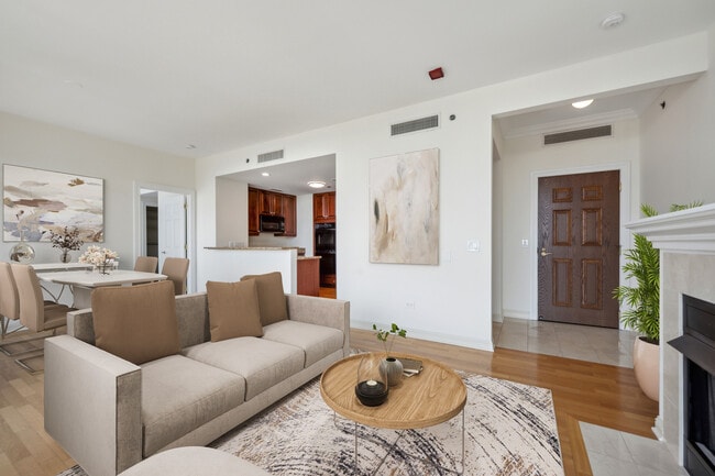 Building Photo - 21 E Huron St