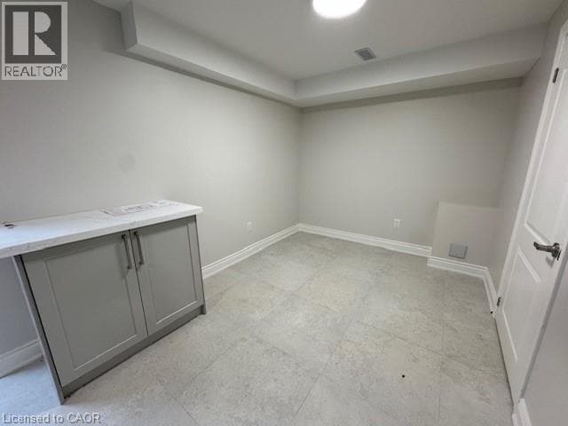 Building Photo - 208 Pineglen Cres