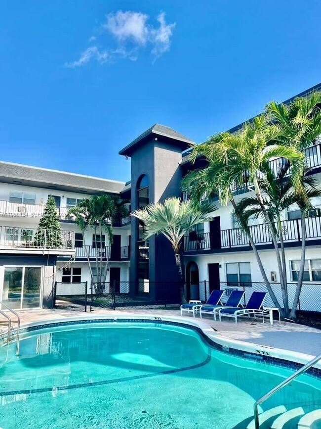 Building Photo - 1100 NE 9th Ave