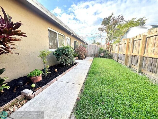Foto del edificio - 1104 NE 16th St