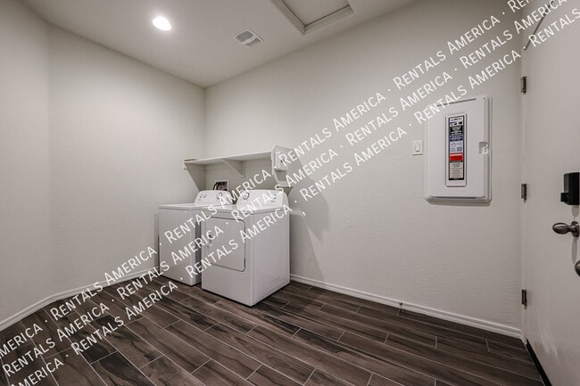 Foto del edificio - 25970 W Cat Balue Dr