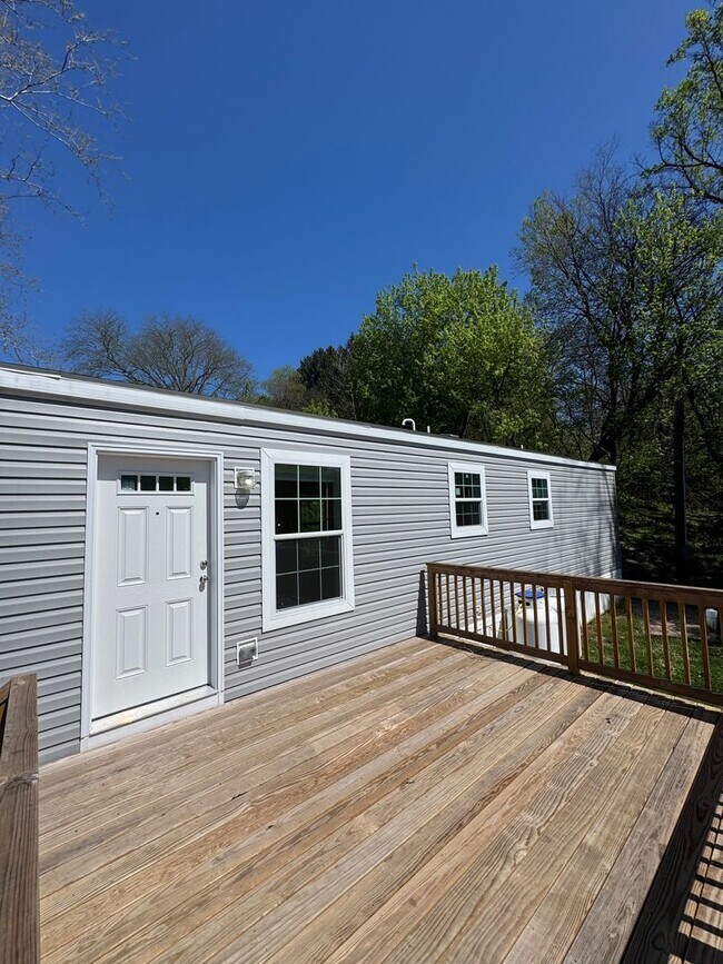 Building Photo - 465 Royal Manor Rd