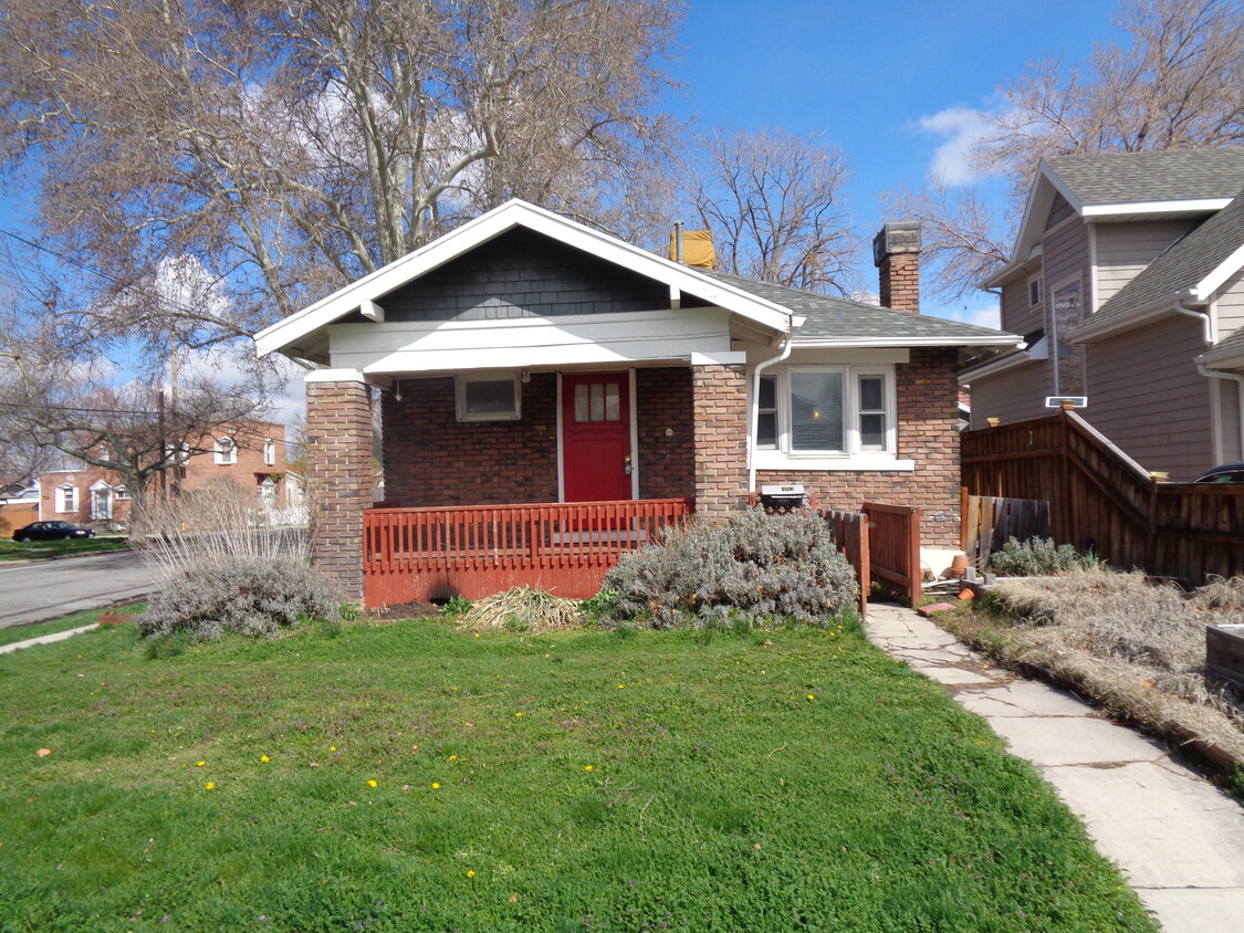 Primary Photo - 403 E Emerson Ave