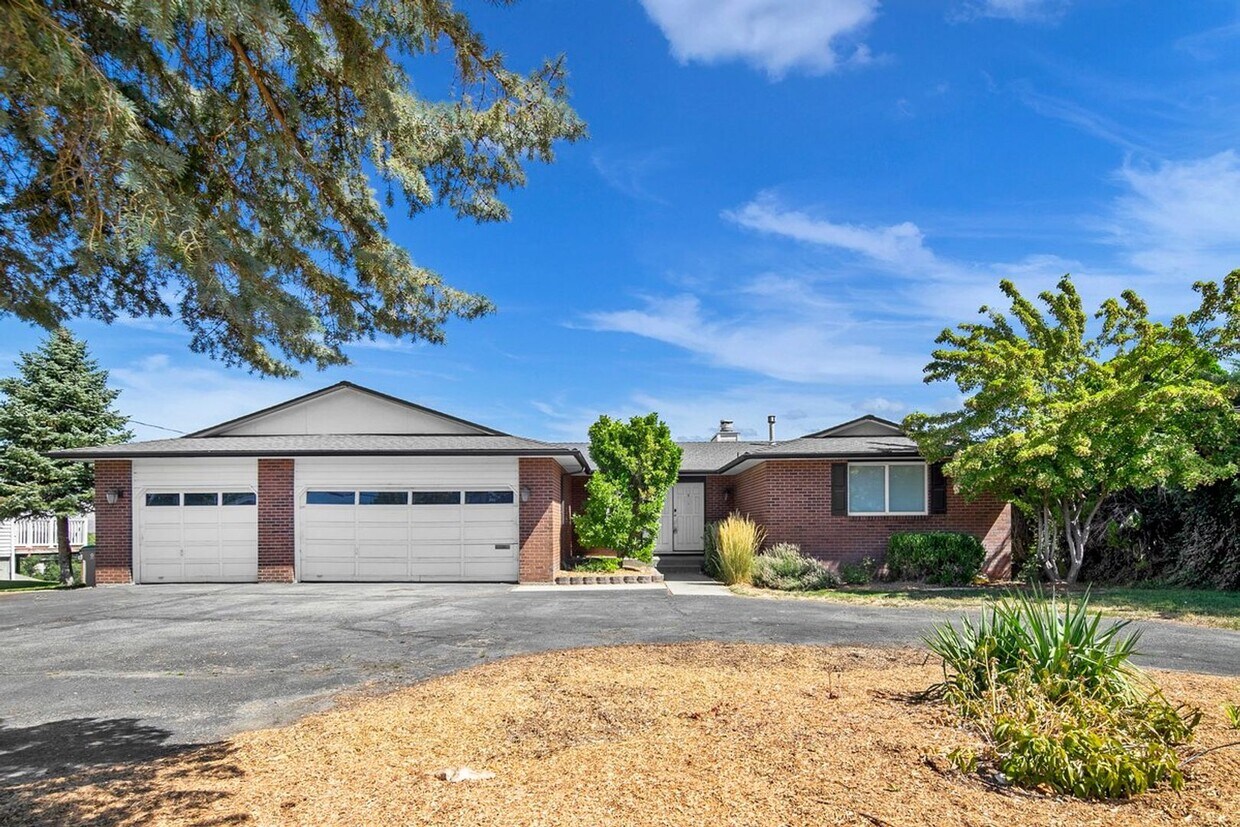 Foto principal - 2480 W Sunrise Rim Rd