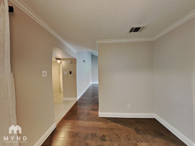 Foto del edificio - 5300 Keller Springs Rd