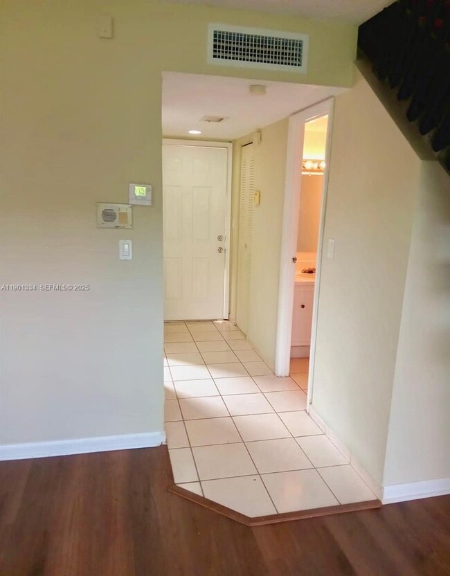 Foto del edificio - 18051 NW 68th Ave