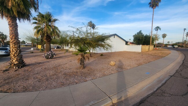 Building Photo - 2211 S Kachina Dr