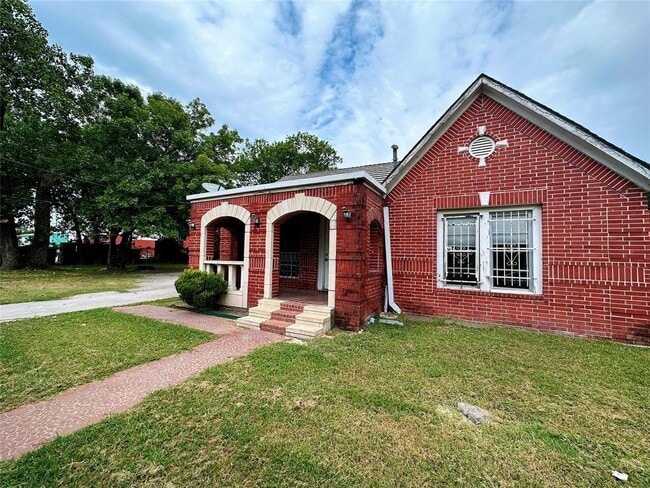 Building Photo - 2814 Elysian St