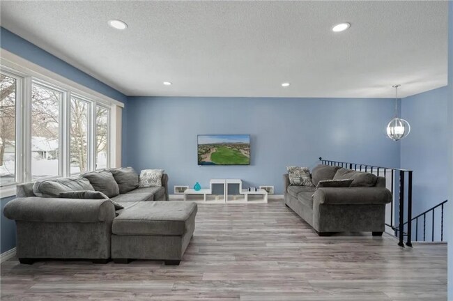 Foto del edificio - 9486 Kingsview Ln N