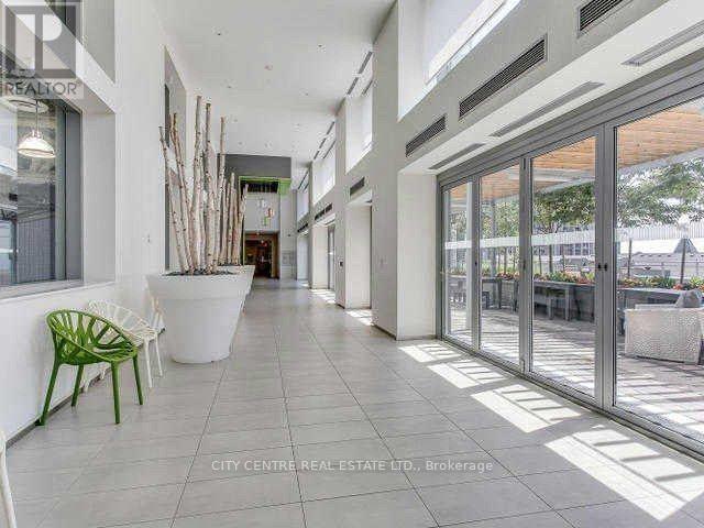 Photo du bâtiment - 360-1360 Square One Dr