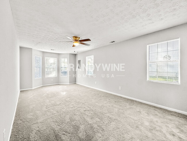 Building Photo - 606 Waynes Ct SE
