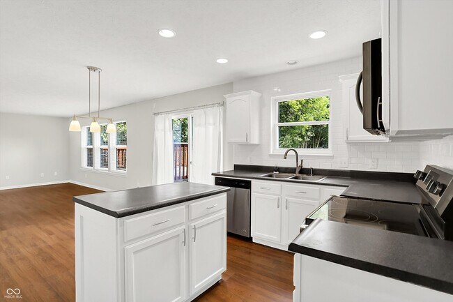 Foto del edificio - 14314 Leland Muse
