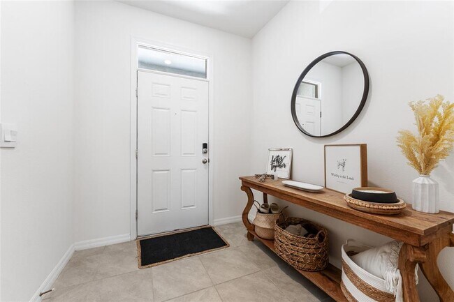 Building Photo - 33105 Major Oak Dr