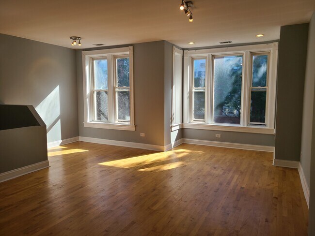 Foto del edificio - 1338 N Claremont Ave