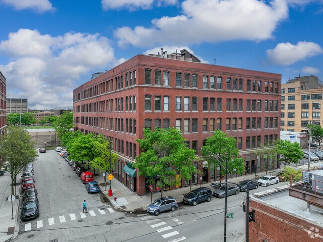 Foto principal - 845 W Van Buren St