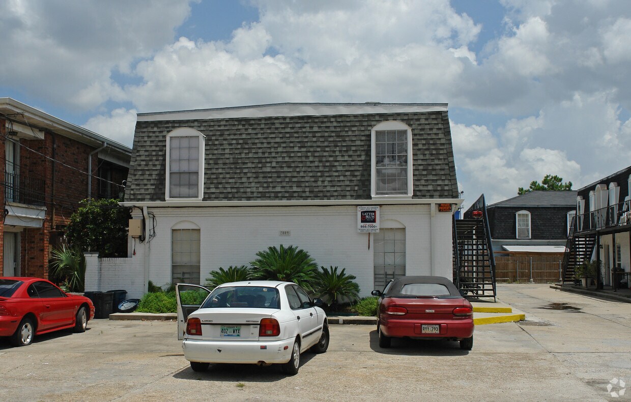 Foto del edificio - 3009 Lake Villa Dr