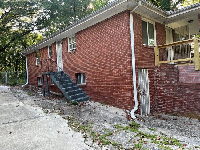 Photo - Room in House on Spellman St NW