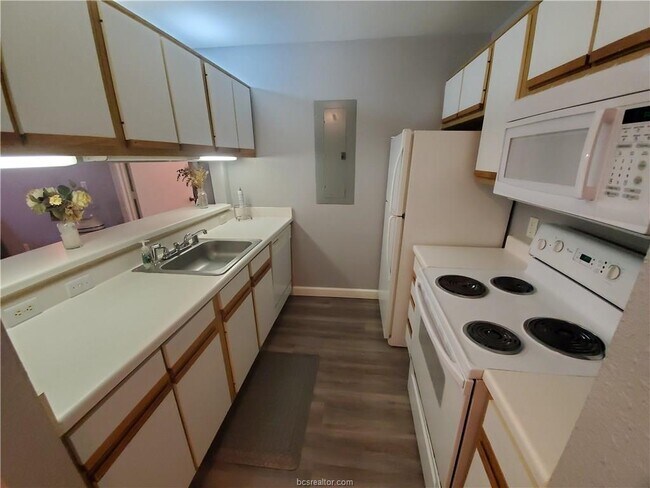 Foto del edificio - 523 Southwest Pkwy
