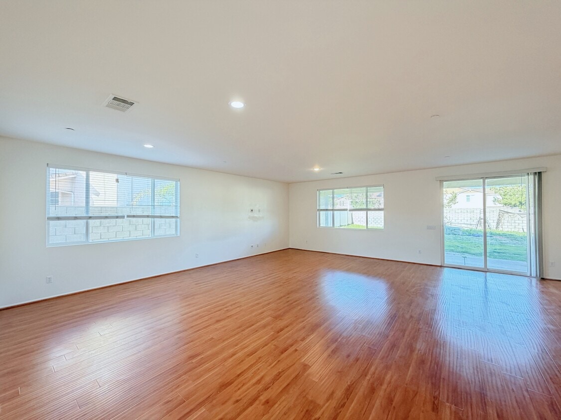 Building Photo - 4493 Violas Ct