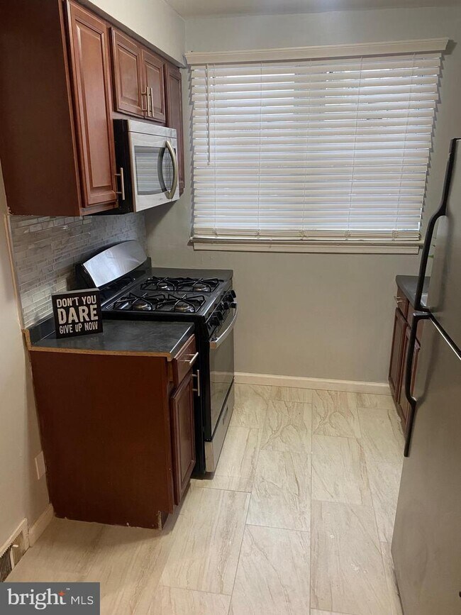 Foto del edificio - 8304 Pickering Ave