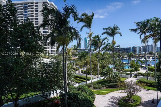 Foto del edificio - 500 Three Islands Boulevard
