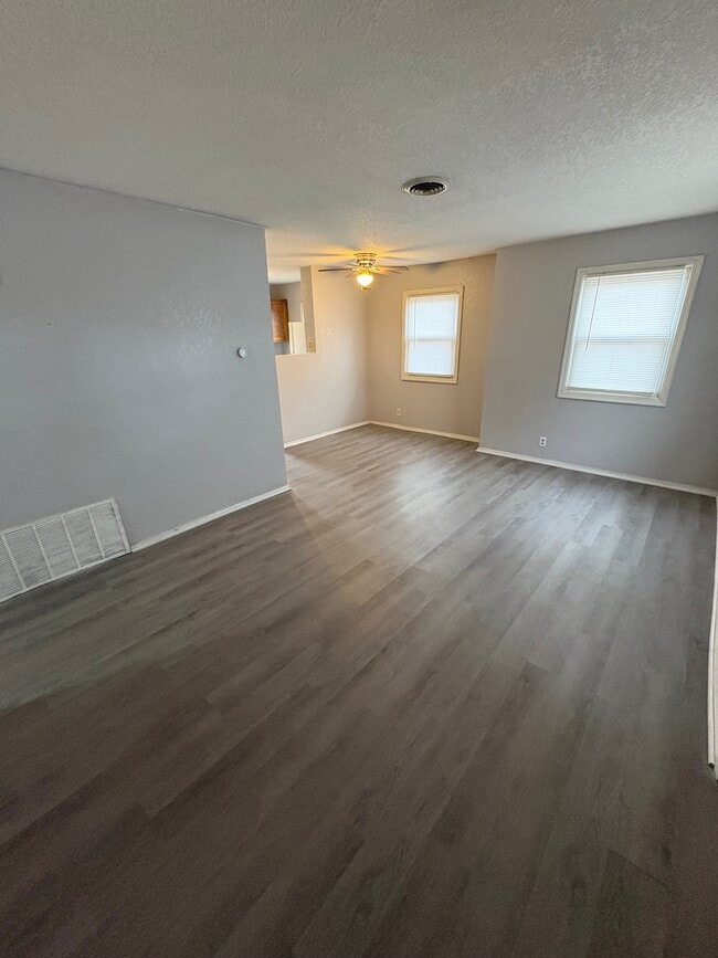 Foto del edificio - 1842 Shady Crest St