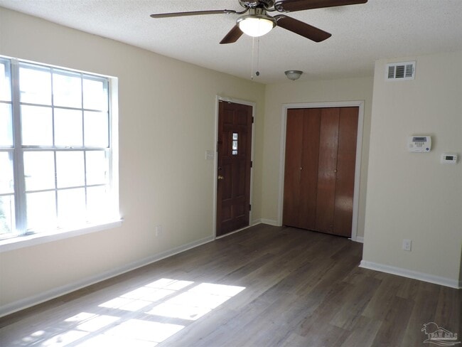 Building Photo - 728 N Fairfield Dr