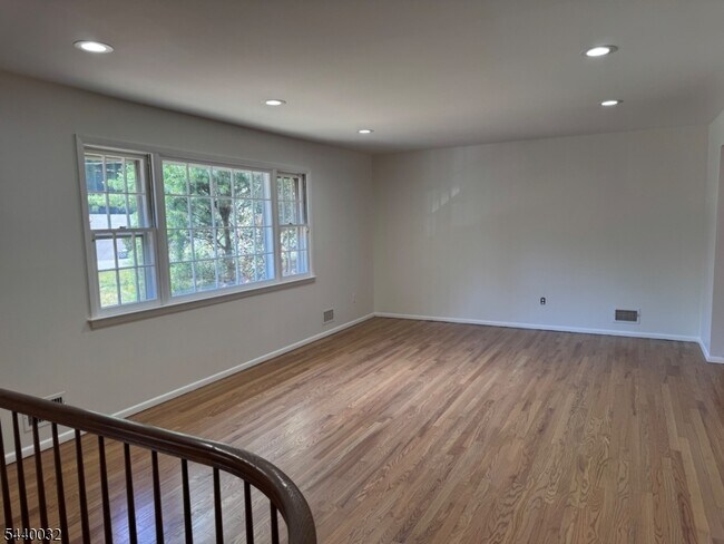 Building Photo - 76 Cider Mill Rd