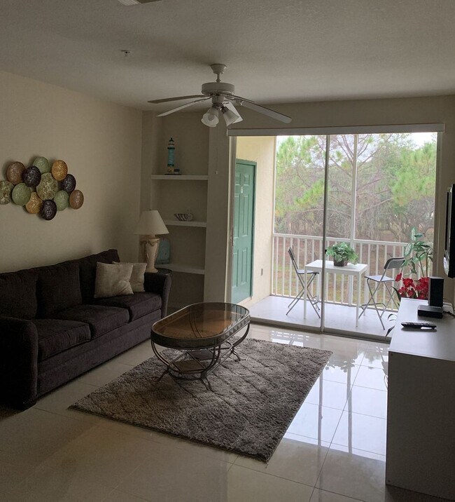 Foto del edificio - Beautiful 4 Bedroom 2 Bathroom Partially F...