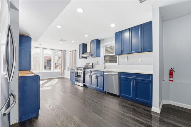 Foto del edificio - 225 Freeman Ave