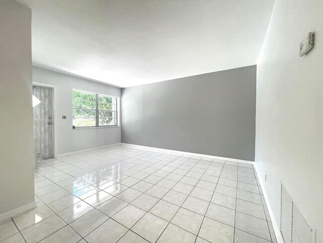 Foto del edificio - 222 N Federal Hwy