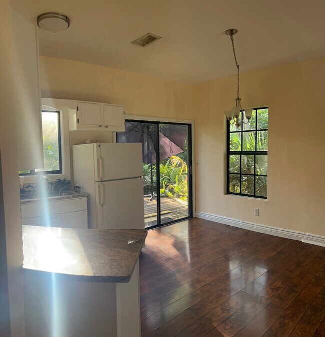 Foto del edificio - 4911 Tallowood Way