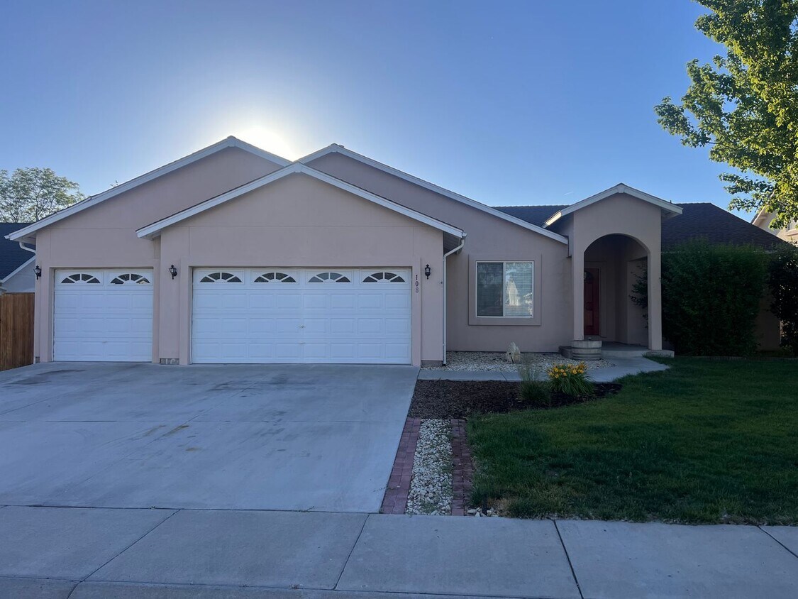 Primary Photo - 108 Desert Lakes Drive, Fernley