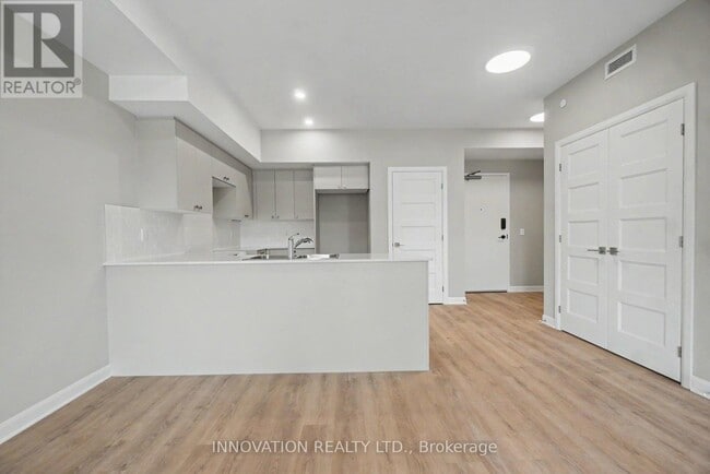 Building Photo - 1 BEDROOM + DEN - 100 PINEHILL ROAD