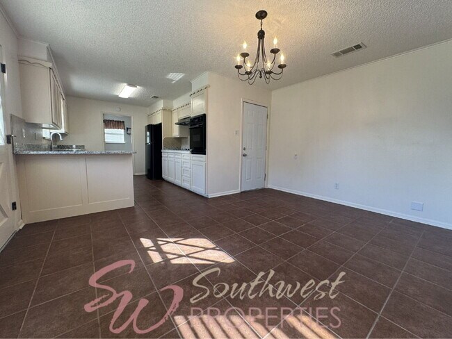 Foto del edificio - Lovely 3 bedroom 2 bath in desirable neighborhood