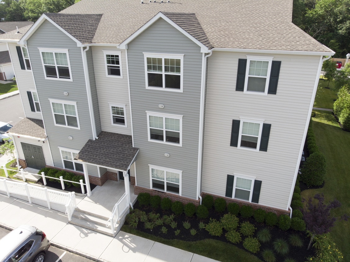 Foto principal - Autumn Ridge at Toms River Apartments