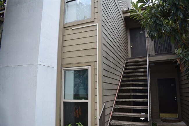 Building Photo - 10049 Westpark Dr