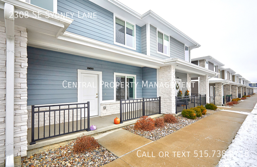 Foto principal - Kettlestone Heights 3-Bedroom Townhome