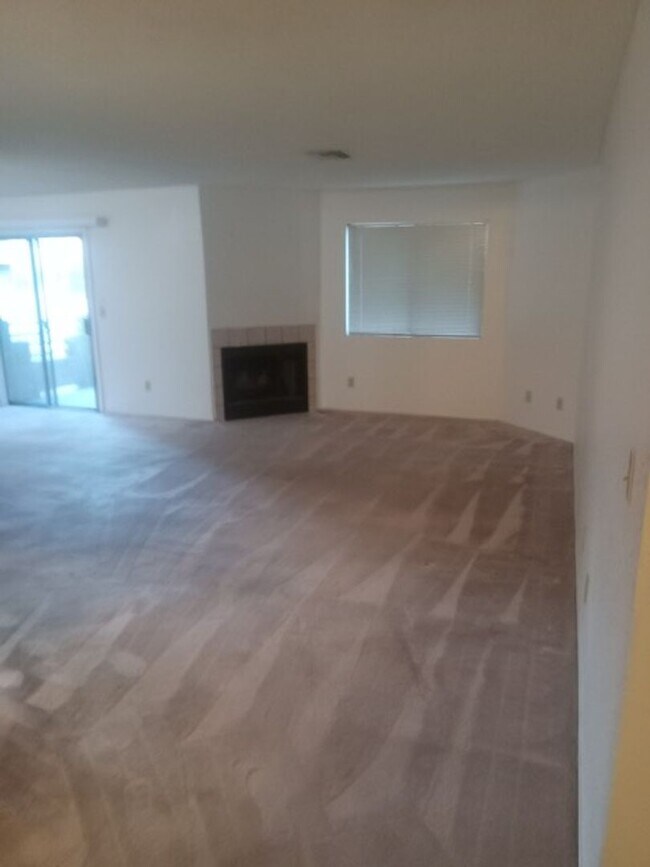 Foto del edificio - GROUND FLOOR CONDO