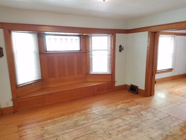 Building Photo - 309 Fairchild St