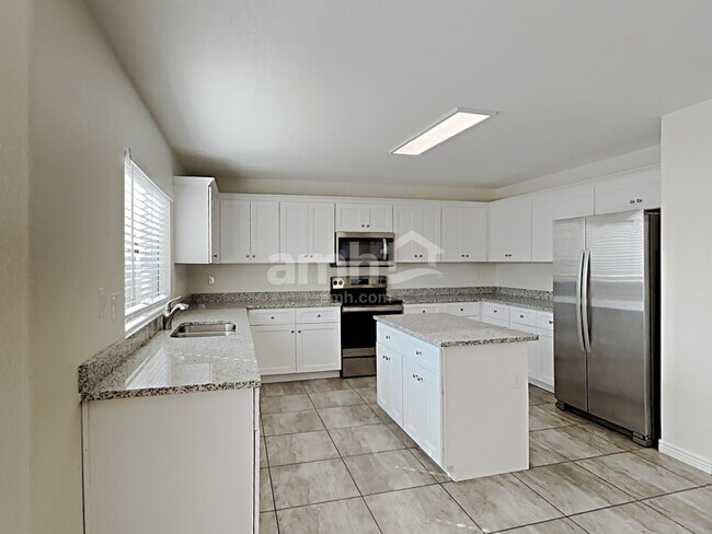 Building Photo - 11173 W Madeline Christian Ave