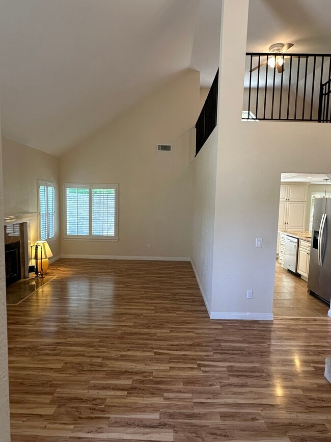 Building Photo - 898 English Holly Ln