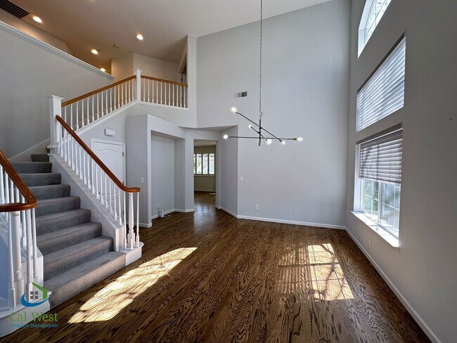 Building Photo - $4995-5 Bd/3 Ba-2 Story Home with A/C-Palm...