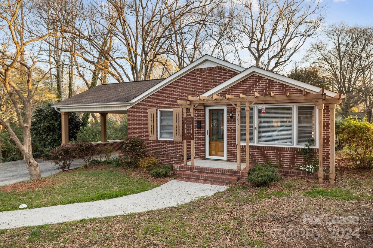 Primary Photo - 308 Hillcrest Ave