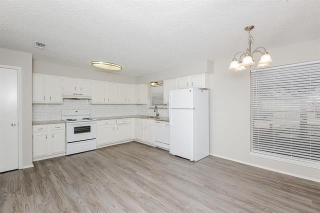 Foto del edificio - 6400 Rock Springs Dr