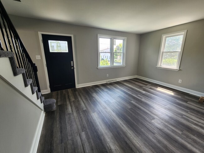 Living room - 1023 Lawnton Ter