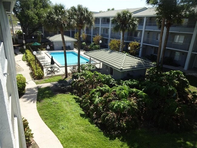 Building Photo - 123 BLUE POINT Way