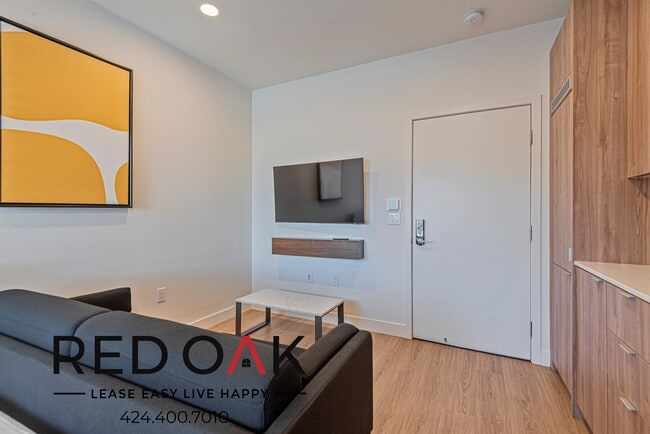 Foto del edificio - 7810 Topanga Canyon Blvd