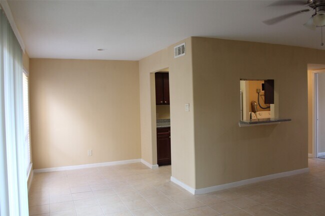 Building Photo - 16111 Aspenglenn Dr